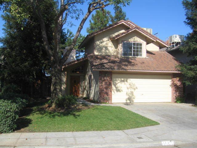 Fresno House: 1174 E. Goshen Ave.