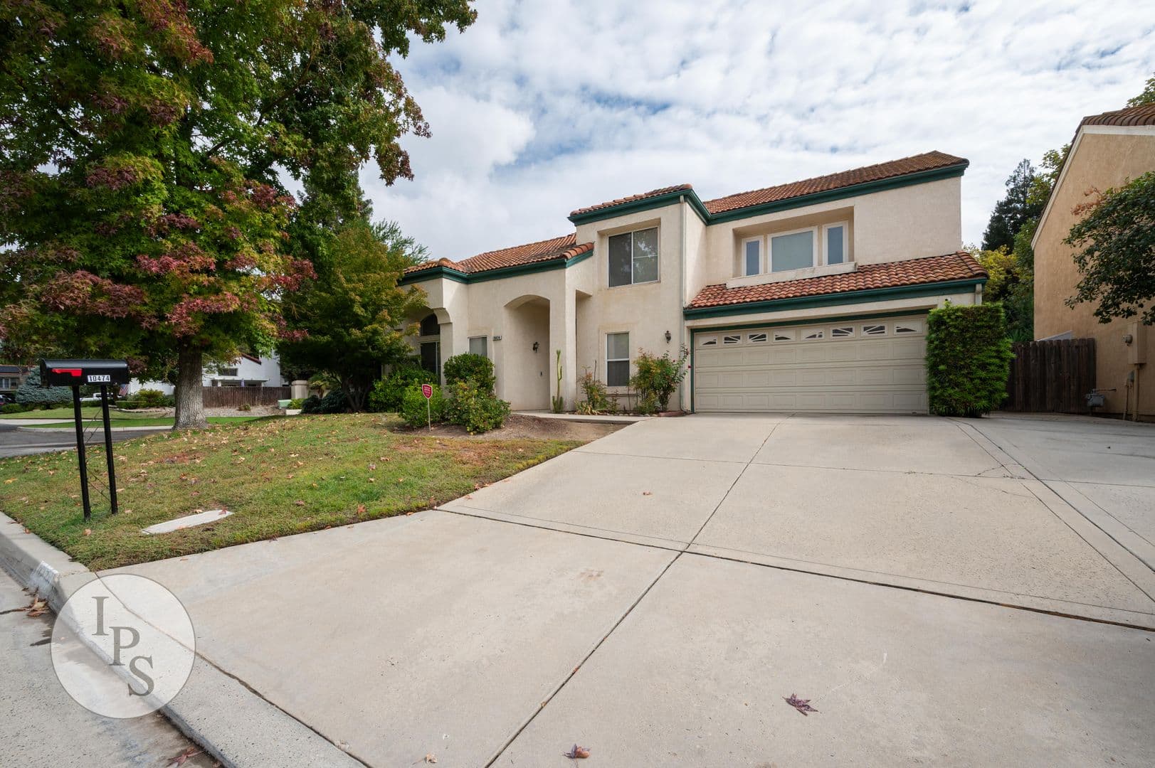 Fresno House: 10474 N Camarillo Dr