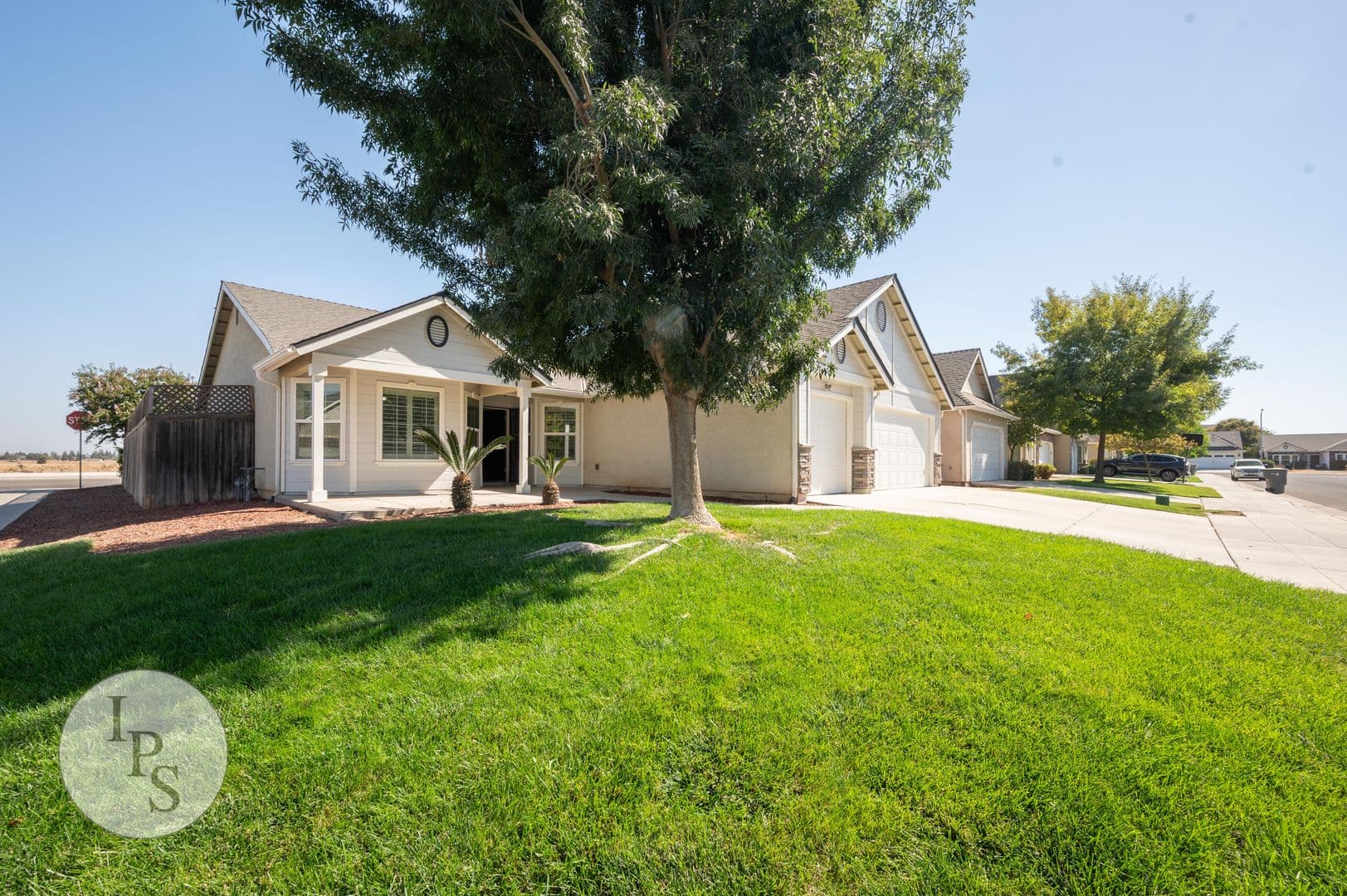 Fresno House: 5450 N Maruyama Ave