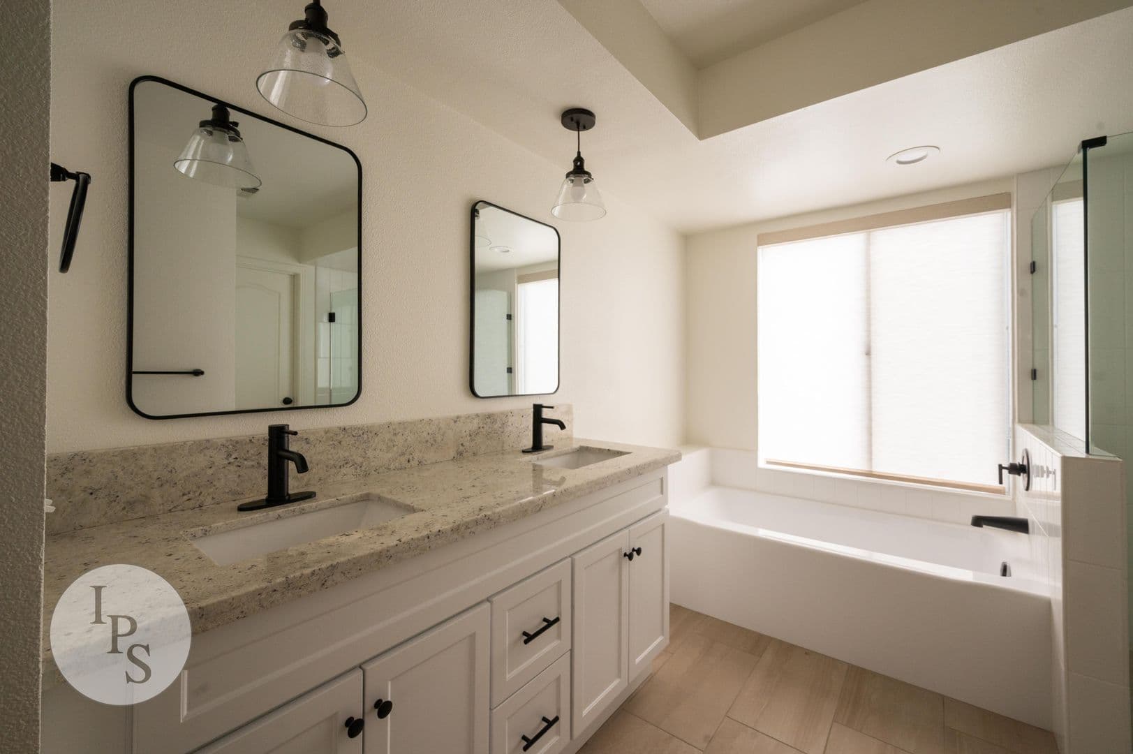 Fresno House: 10474 N Camarillo Dr