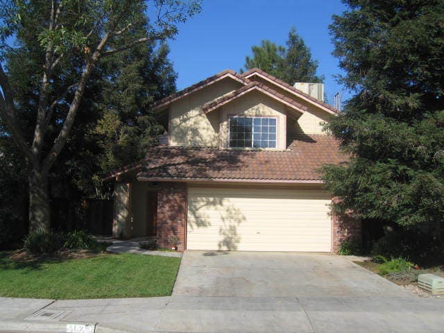 Fresno House: 1174 E. Goshen Ave.
