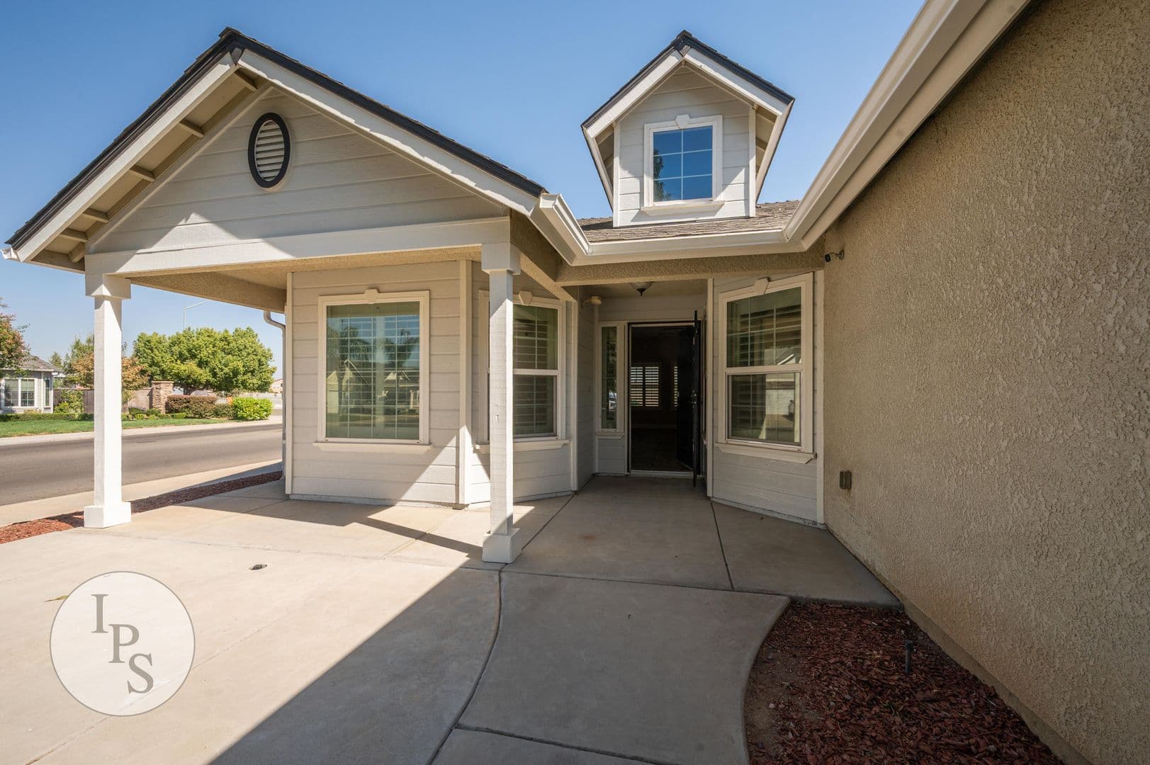 Fresno House: 5450 N Maruyama Ave