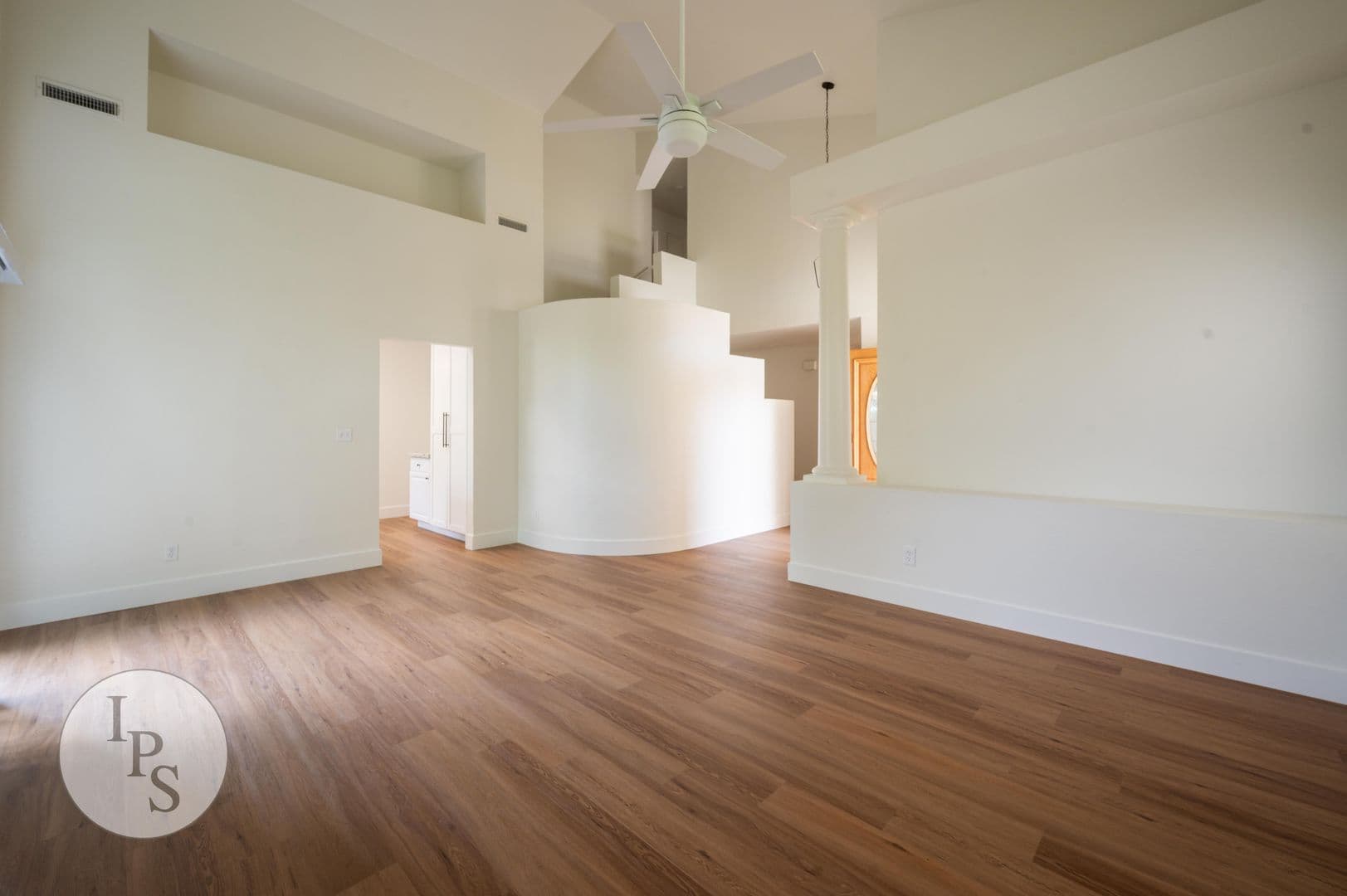 Fresno House: 10474 N Camarillo Dr