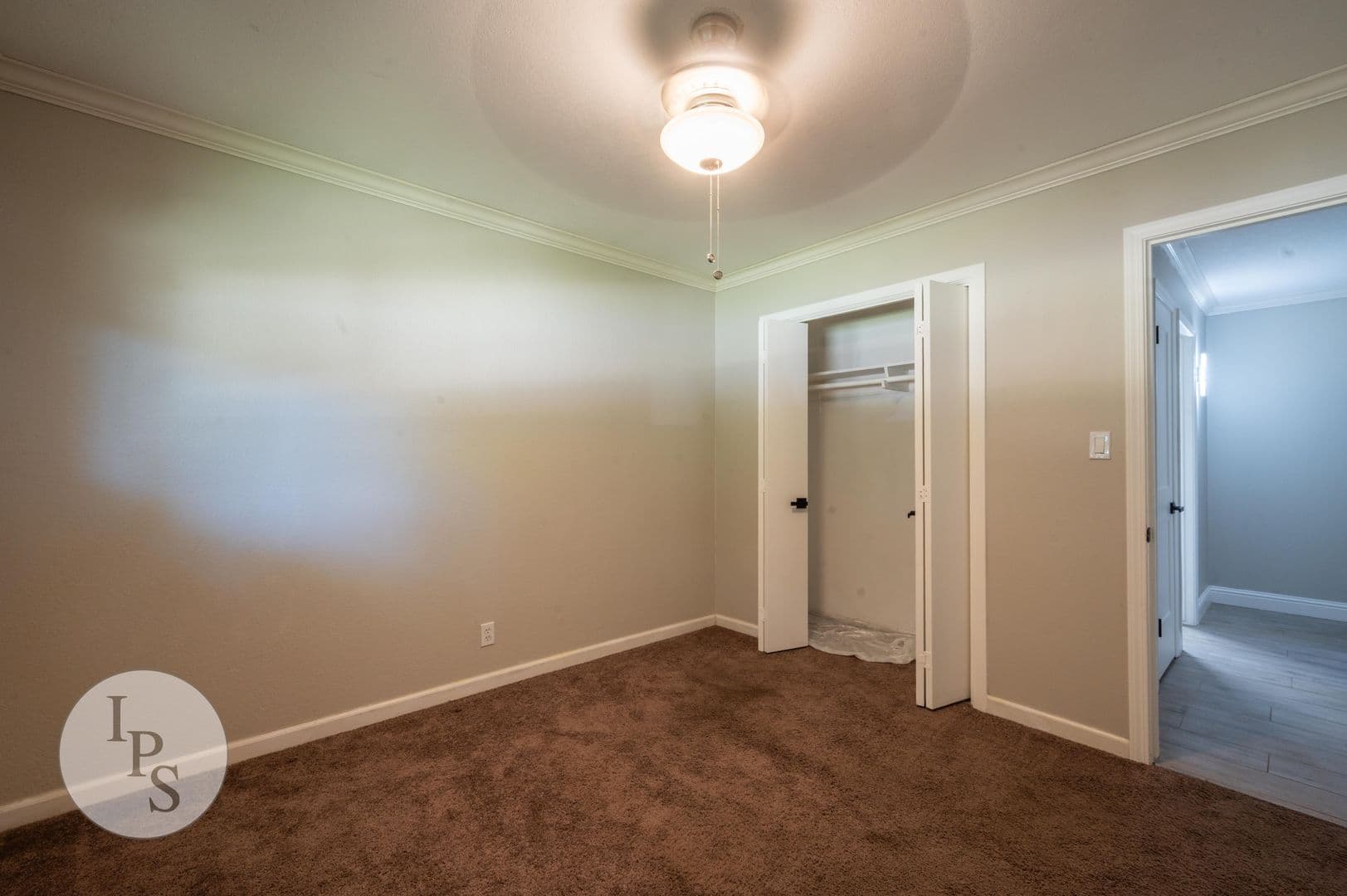 Fresno House: 6536 N Woodrow Ave