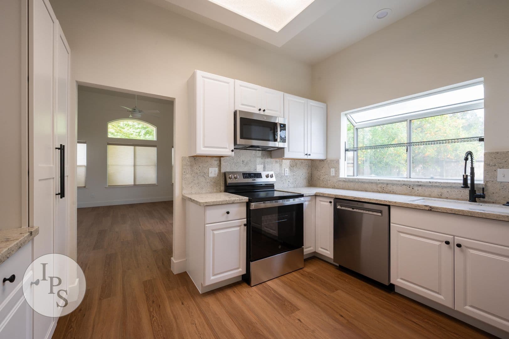 Fresno House: 10474 N Camarillo Dr