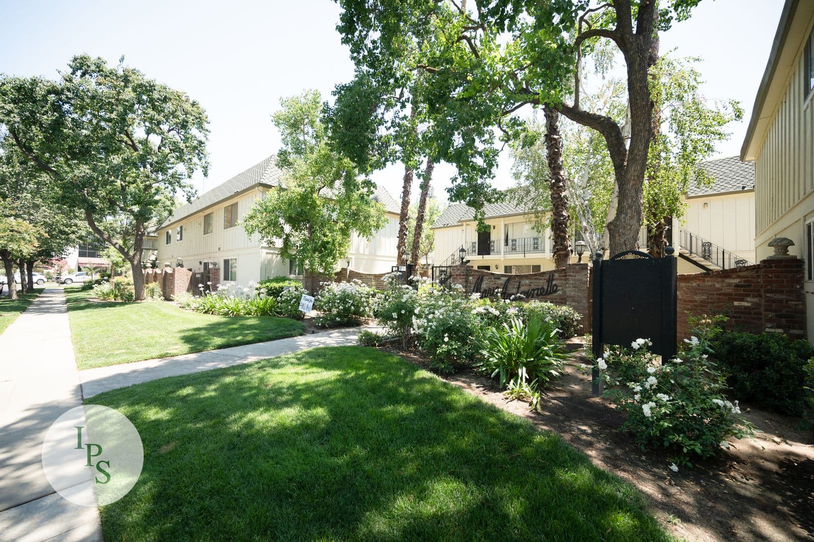 Fresno House: 5090 N. Roosevelt Ave., #31