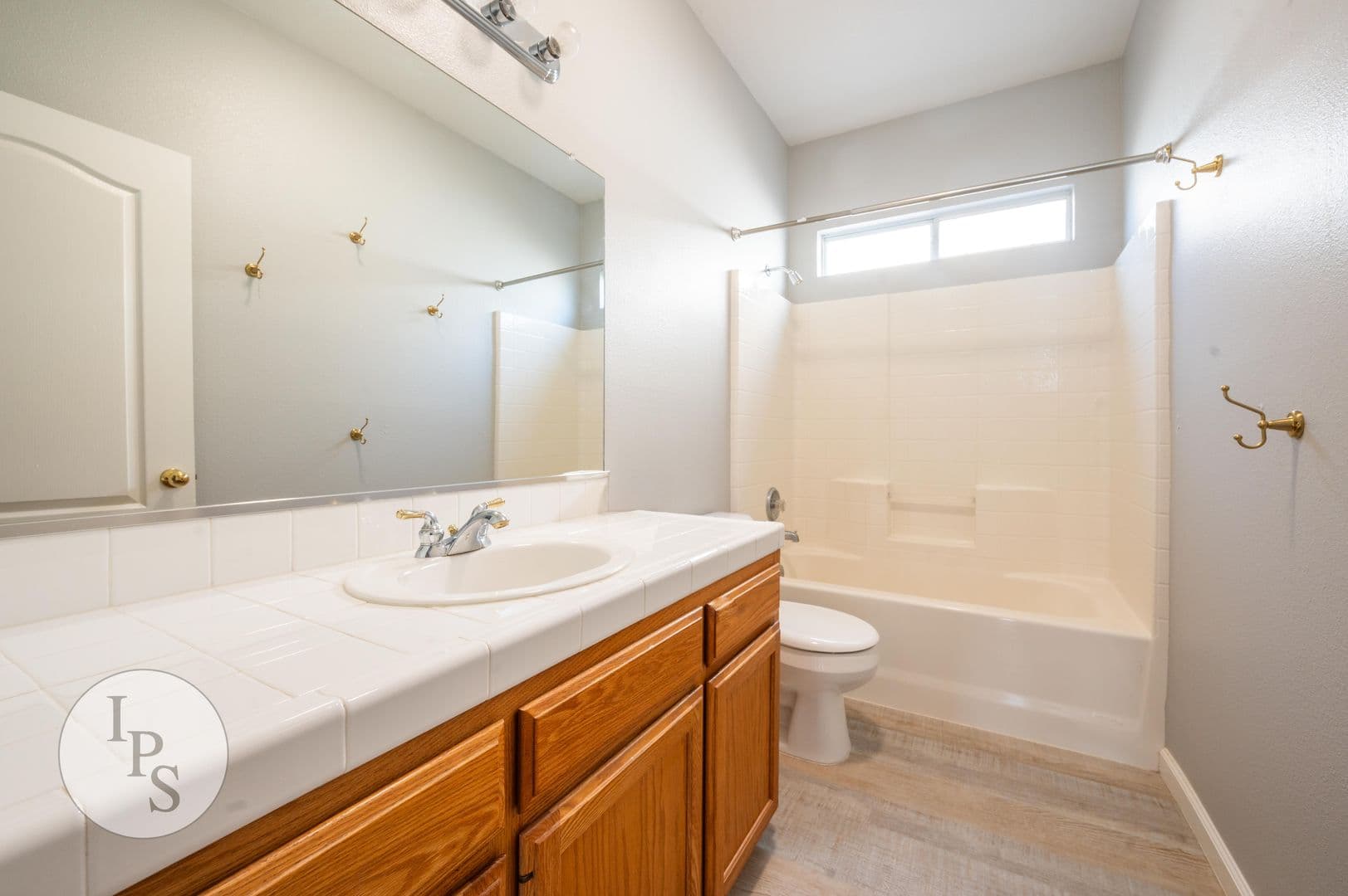 Clovis House: 753 Applegate Ave