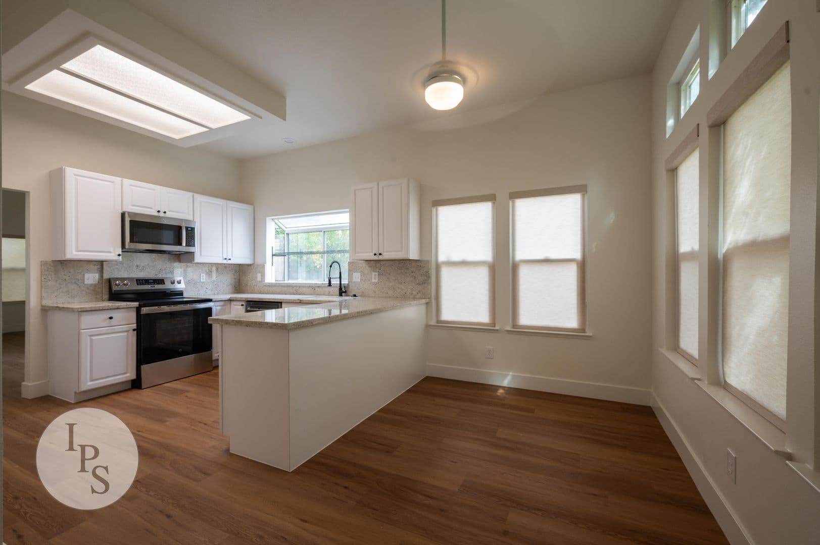 Fresno House: 10474 N Camarillo Dr