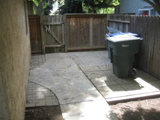 Fresno House: 1174 E. Goshen Ave.