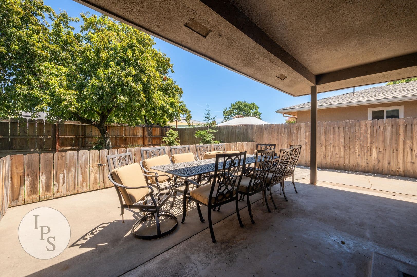 Fresno House: 6536 N Woodrow Ave