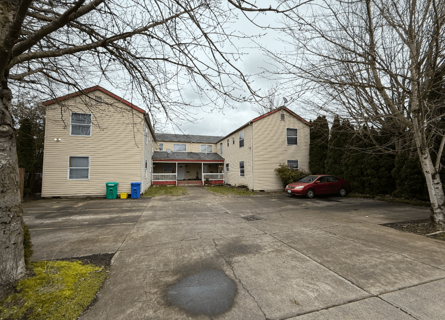 Portland Apartment: 6867 Fessenden St