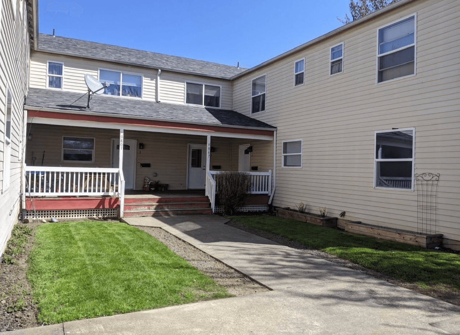 Portland Apartment: 6867 Fessenden St