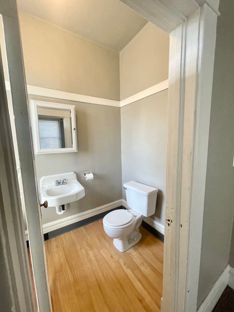 Spokane Apartment: 106 S Cedar St