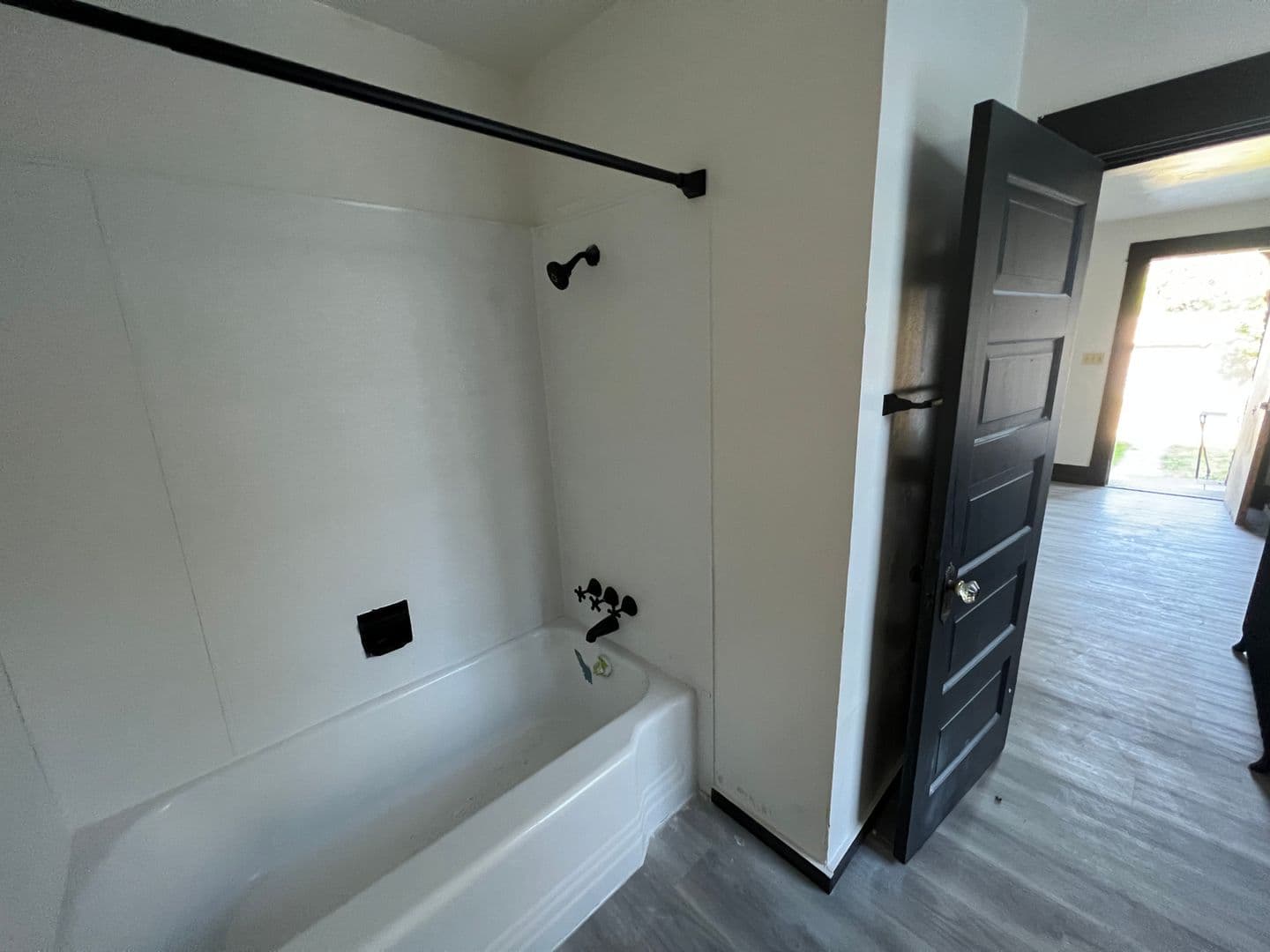 Medical Lake Apartment: 623 E Lake St