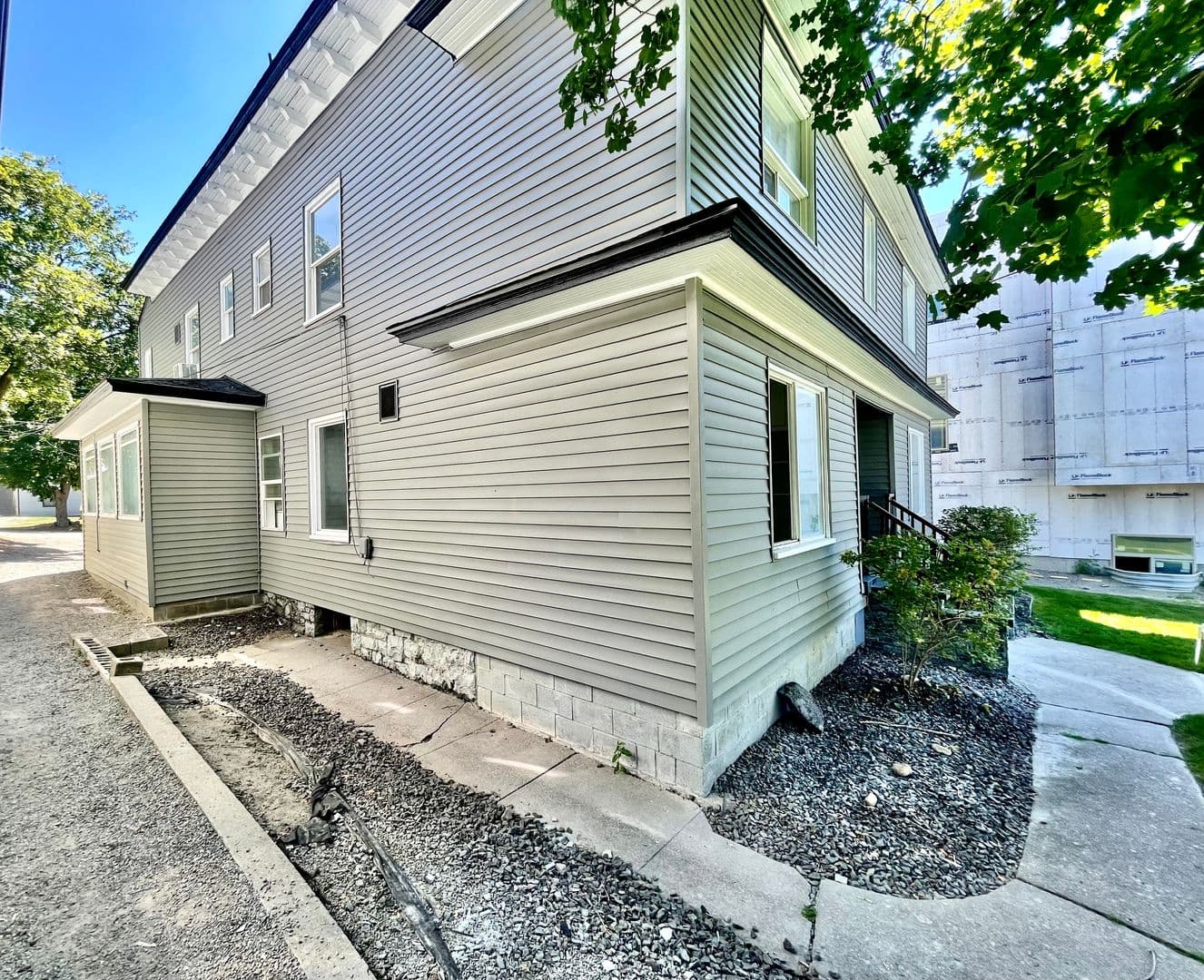 Spokane Apartment: 1217 & 1223 W 6th Ave