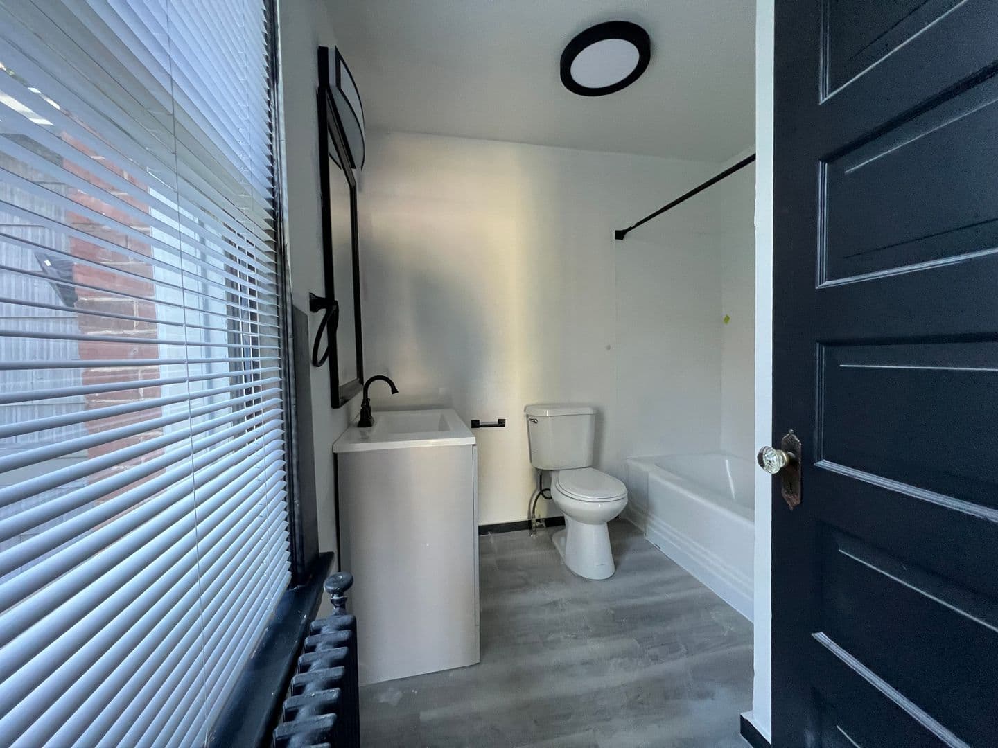 Medical Lake Apartment: 623 E Lake St