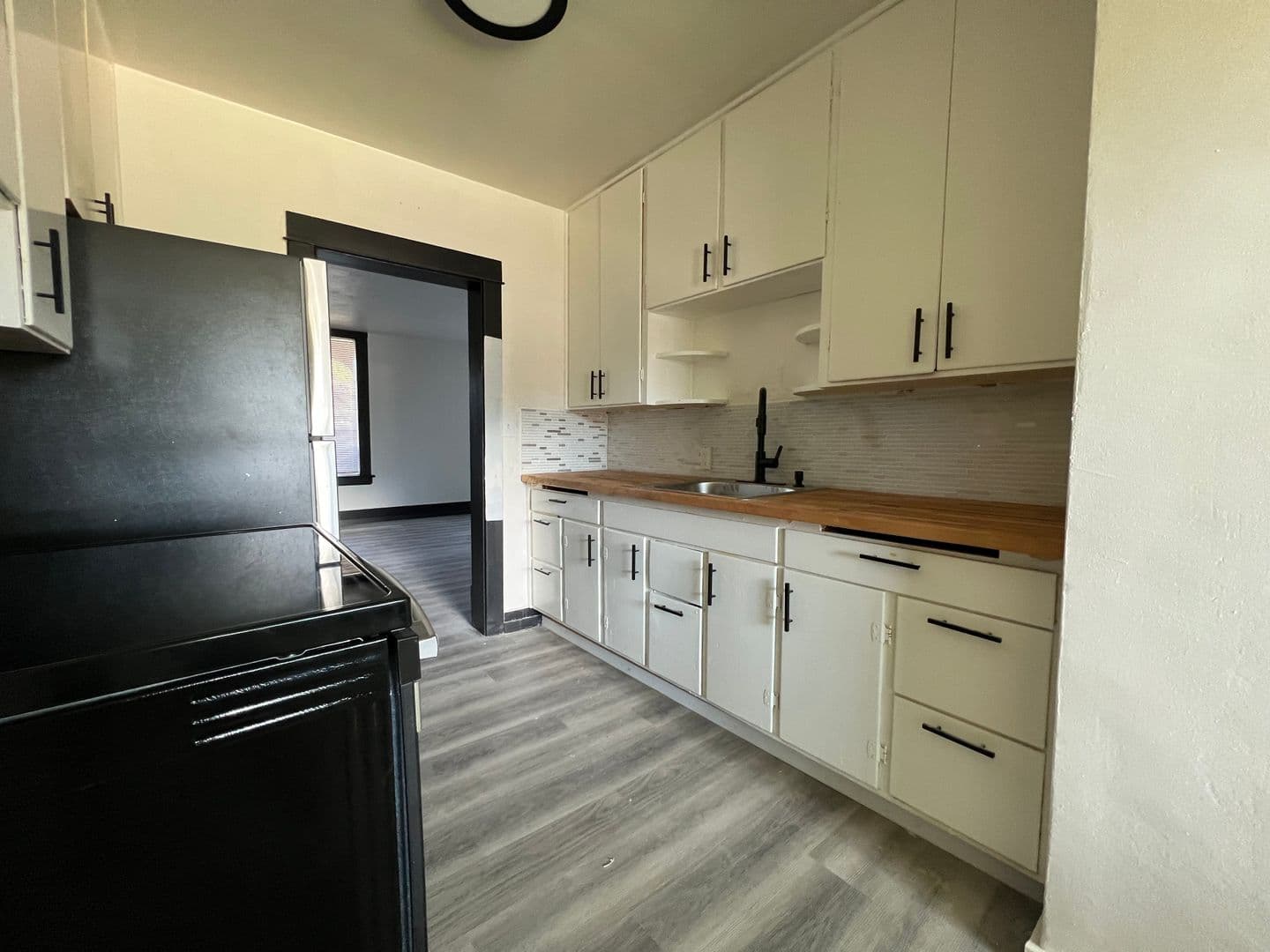 Medical Lake Apartment: 623 E Lake St