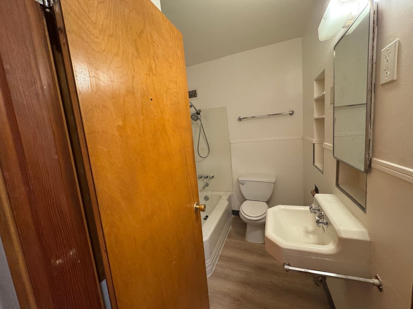 Spokane Apartment: 1806 W Pacific Ave