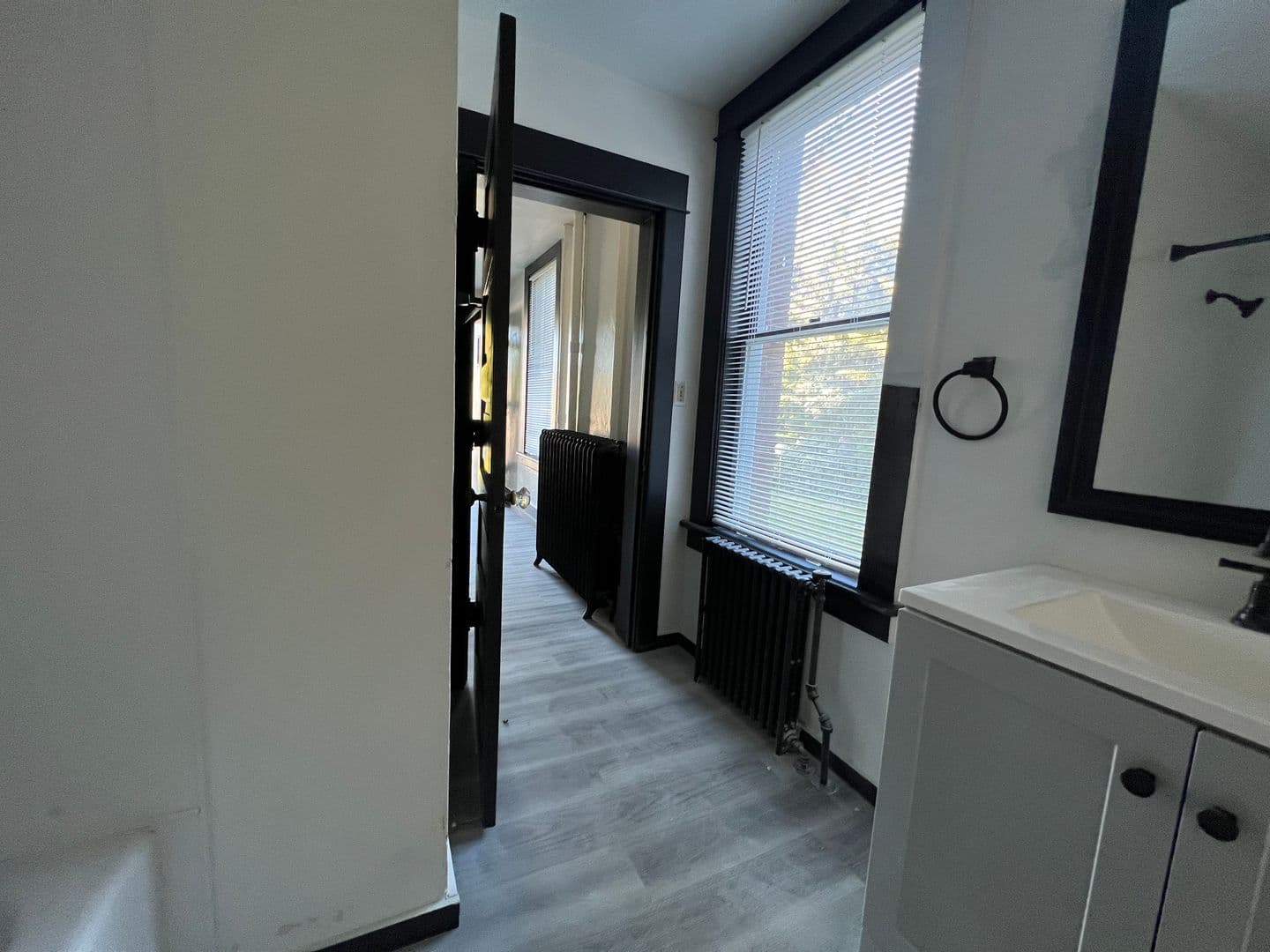Medical Lake Apartment: 623 E Lake St