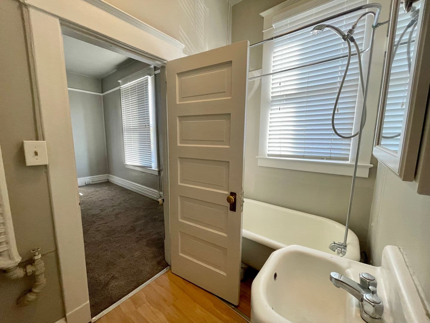 Spokane Apartment: 106 S Cedar St