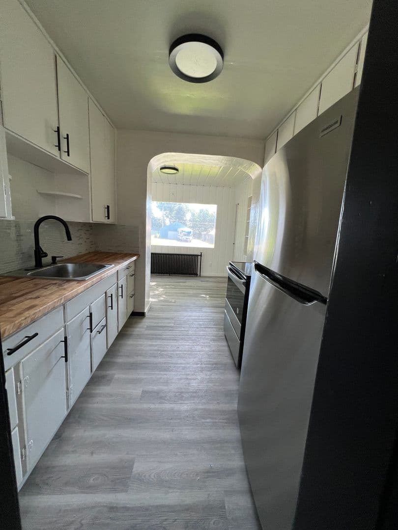 Medical Lake Apartment: 623 E Lake St