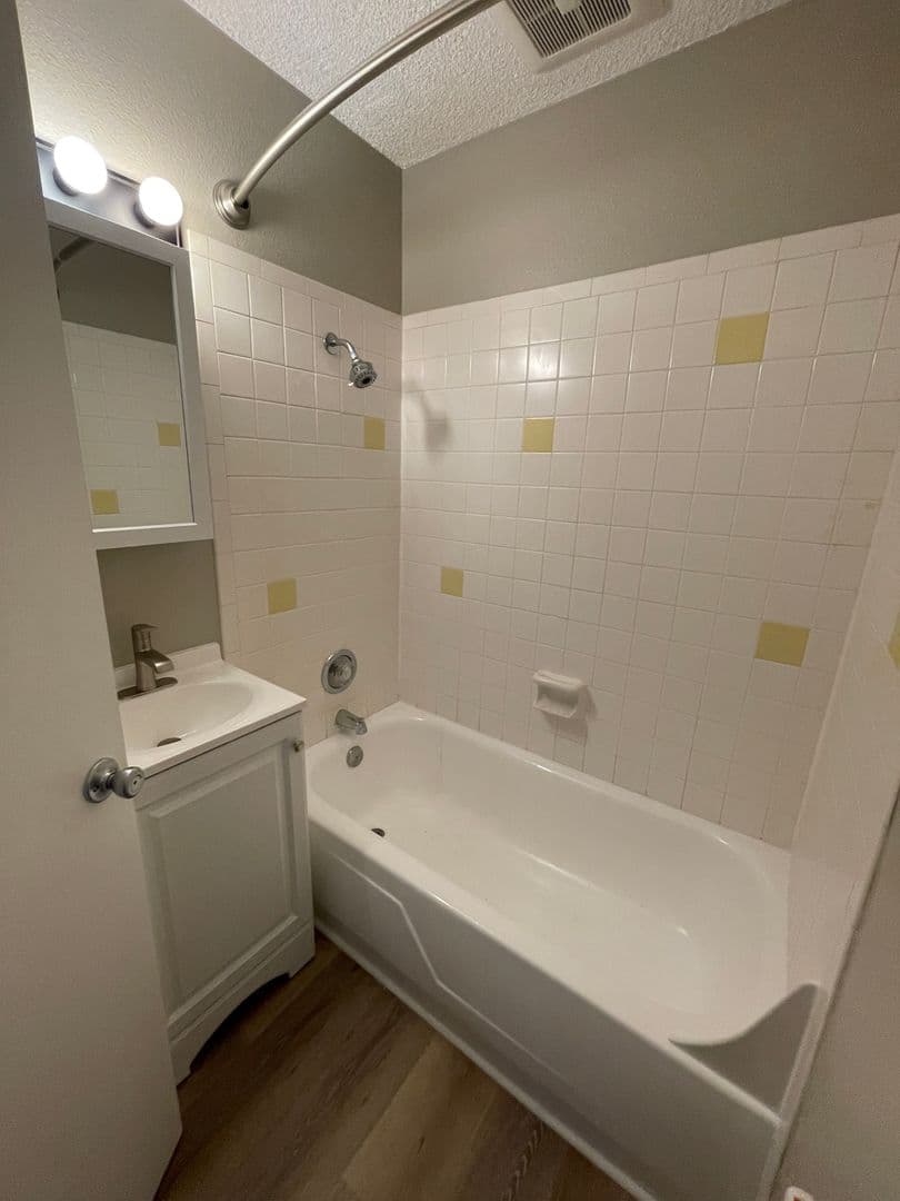 Milwaukie Apartment: 2323 SE Harrison St.