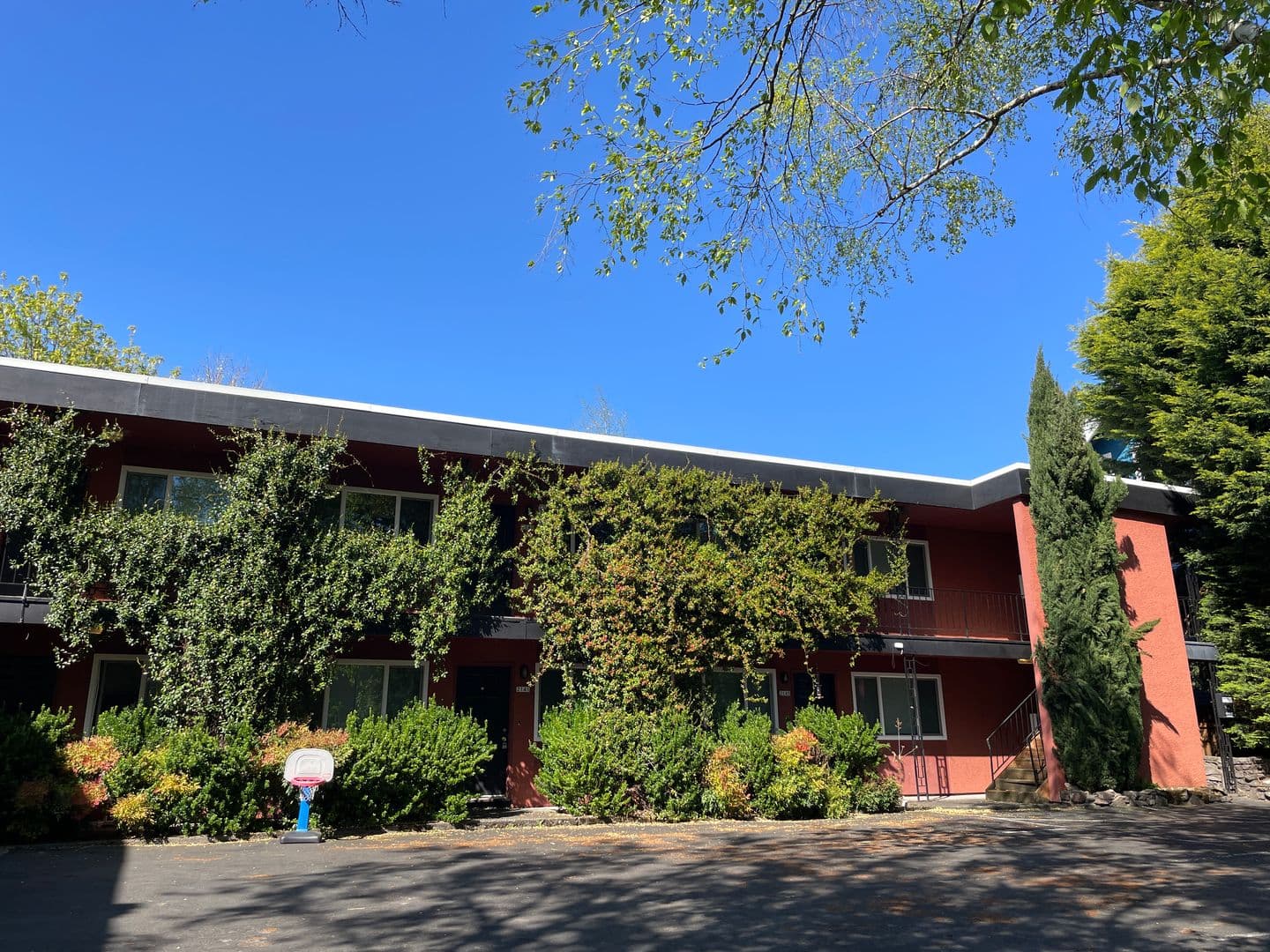 Portland Apartment: 2151 NE Halsey