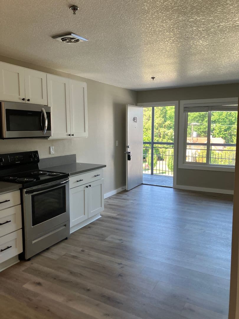 Milwaukie Apartment: 2323 SE Harrison St.
