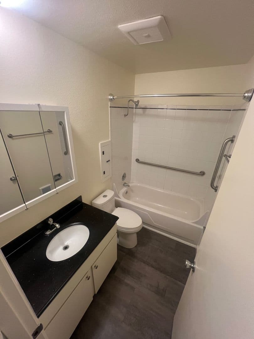 Portland Apartment: 2151 NE Halsey