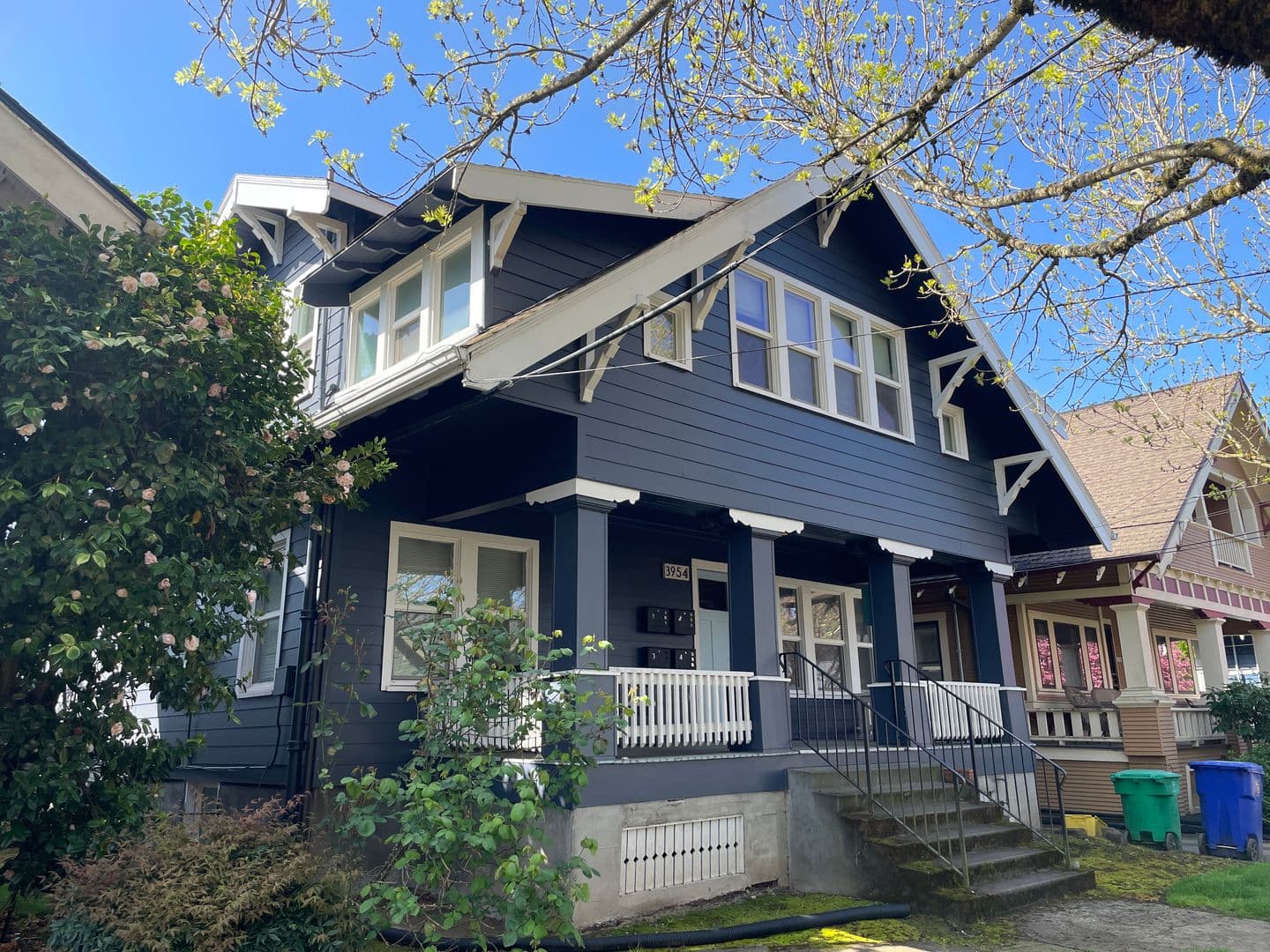 Portland Apartment: 3954 SE Grant St
