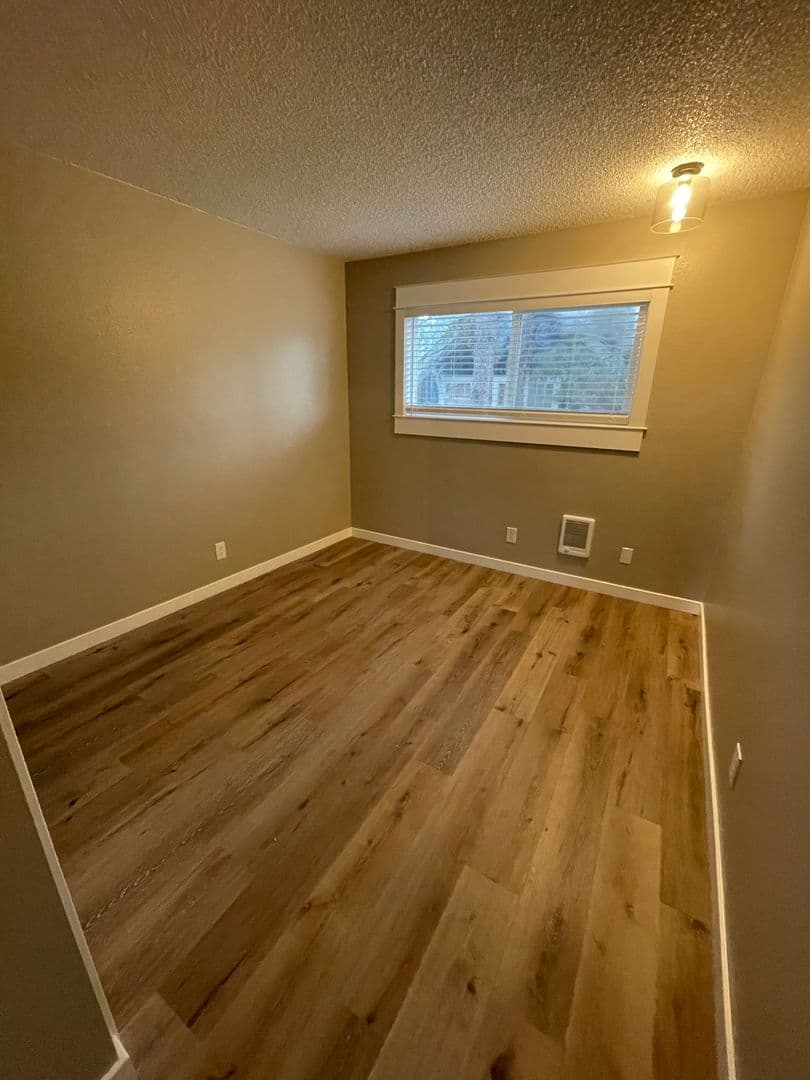 Milwaukie Apartment: 2323 SE Harrison St.