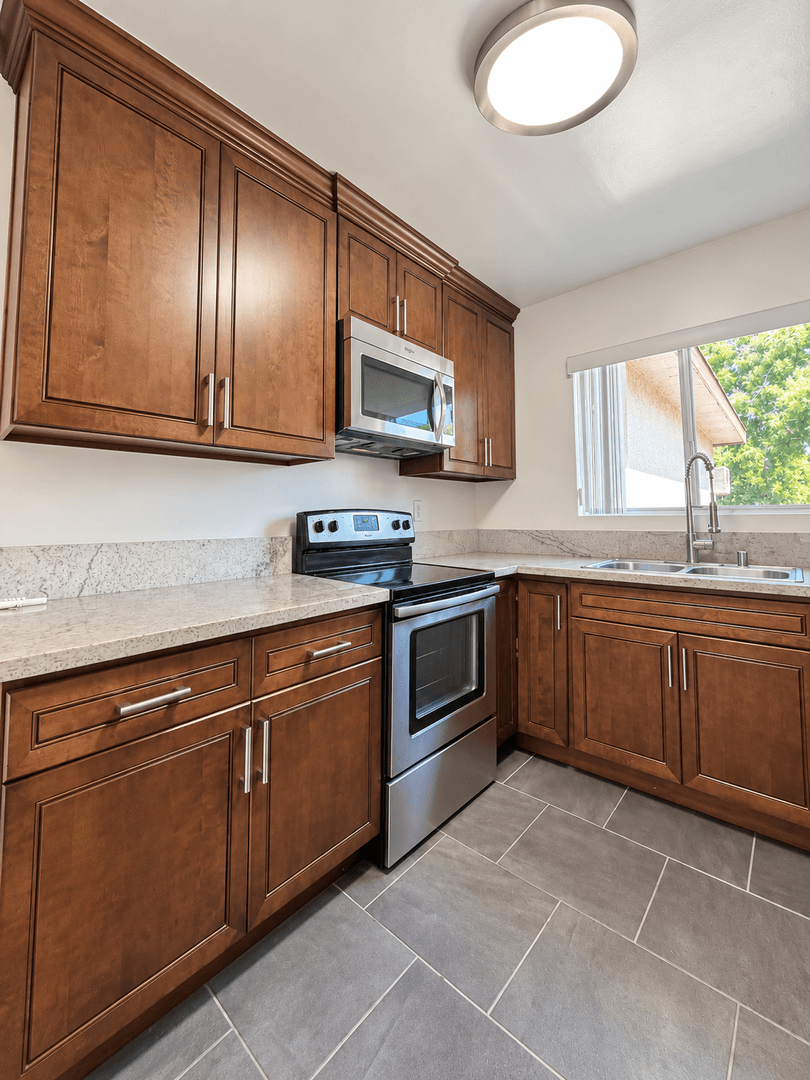 Van Nuys Apartment: 5914 Buffalo Ave.