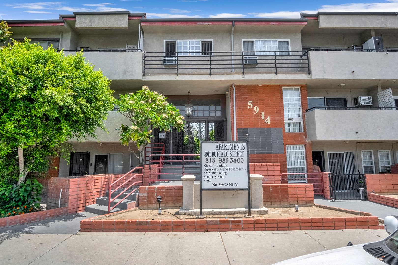 Van Nuys Apartment: 5914 Buffalo Ave.