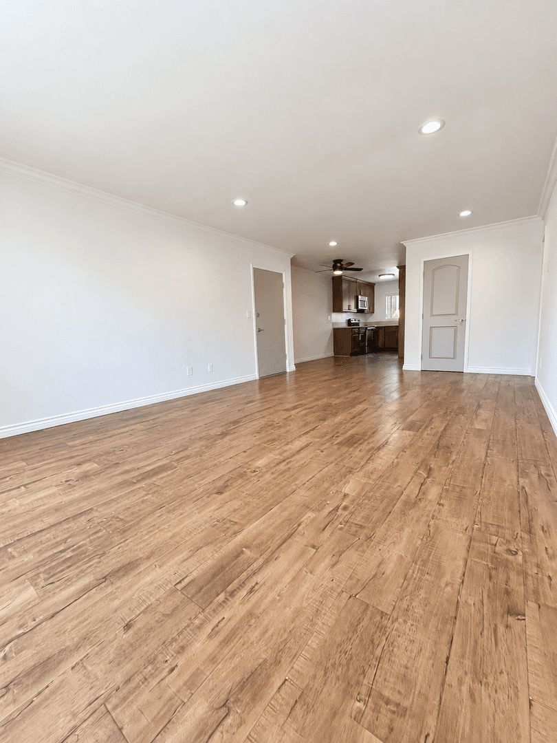 Van Nuys Apartment: 5914 Buffalo Ave.