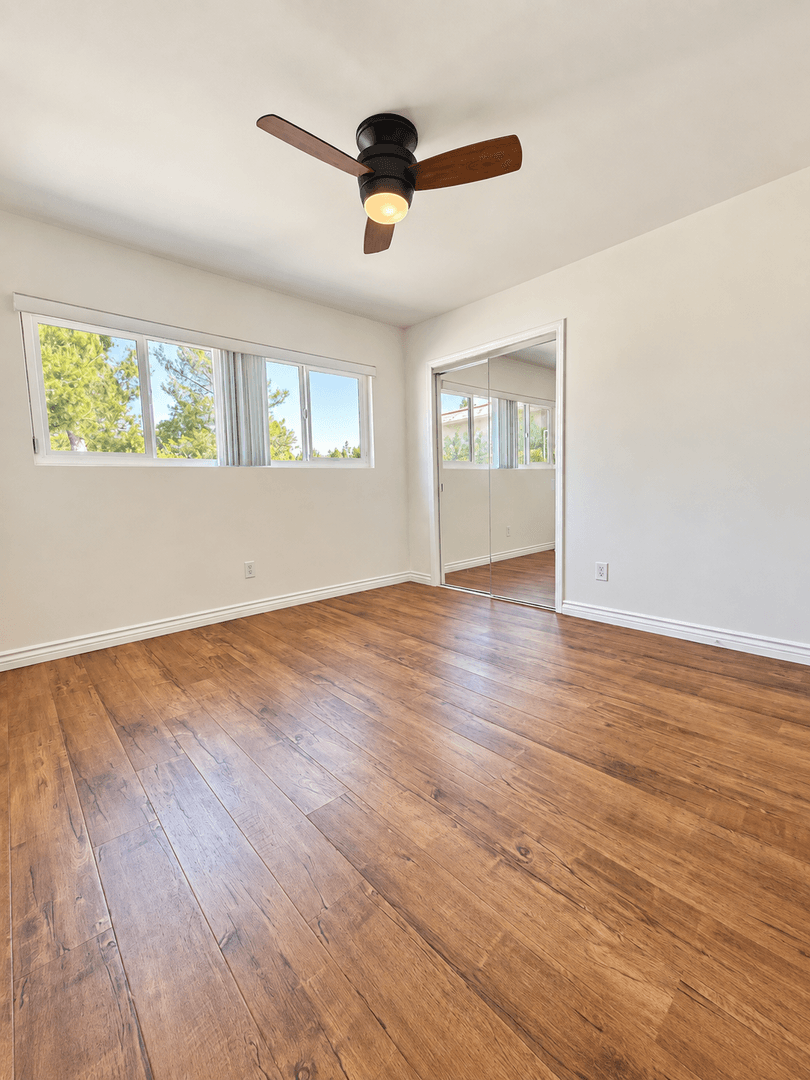 Van Nuys Apartment: 5914 Buffalo Ave.