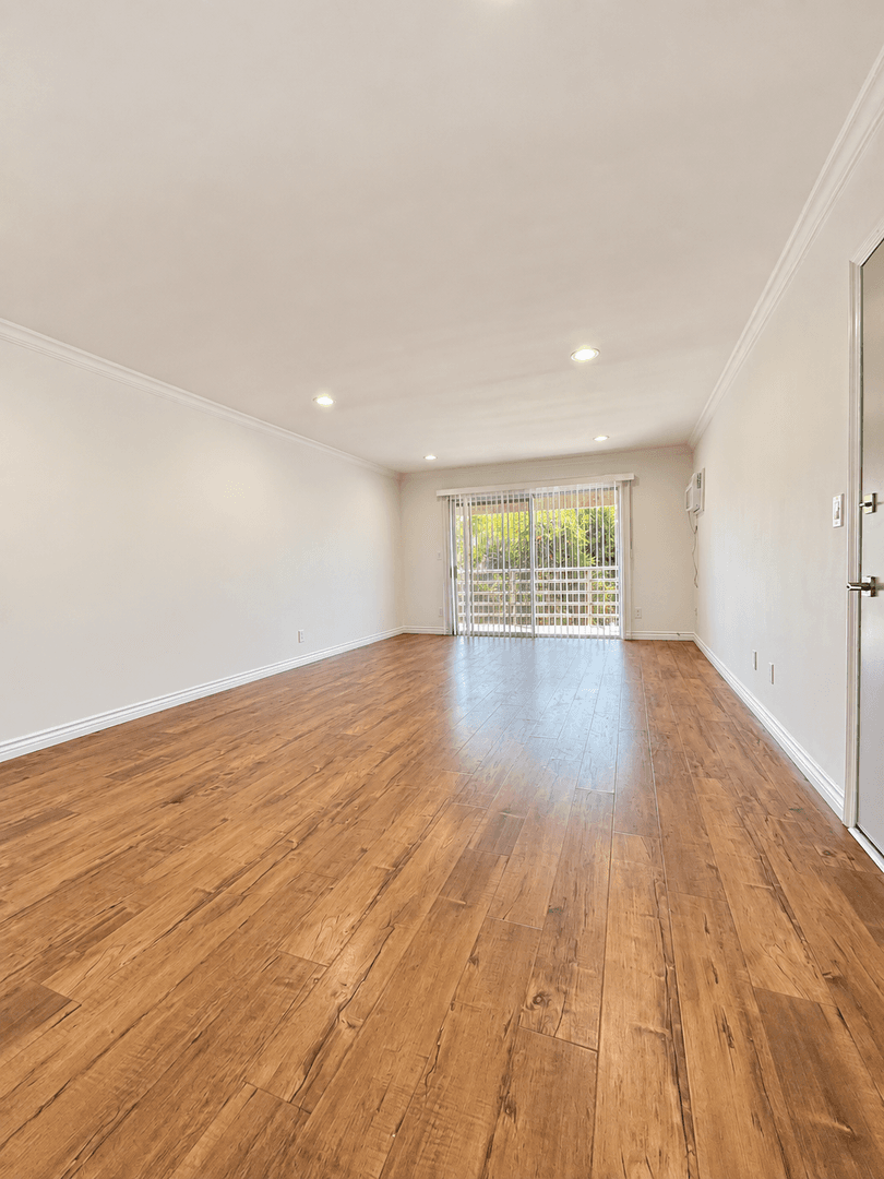 Van Nuys Apartment: 5914 Buffalo Ave.