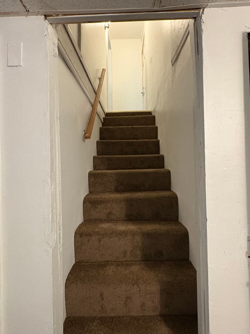 Meriden Apartment: 80 Olive St