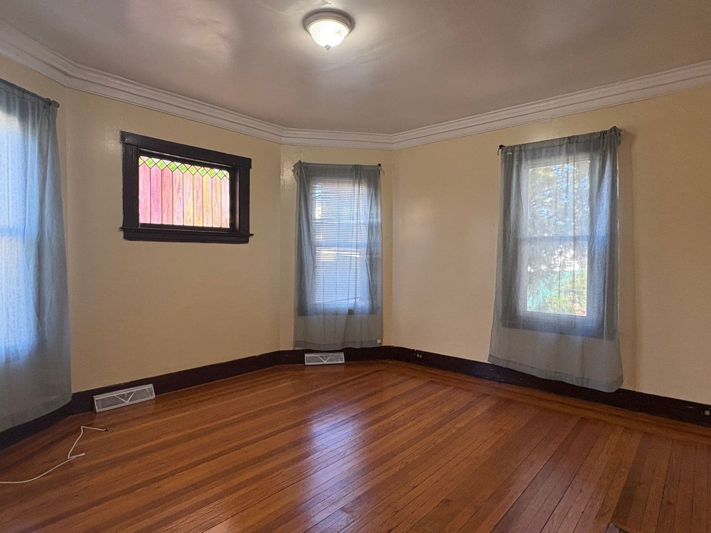 West Haven Apartment: 303 2nd Ave