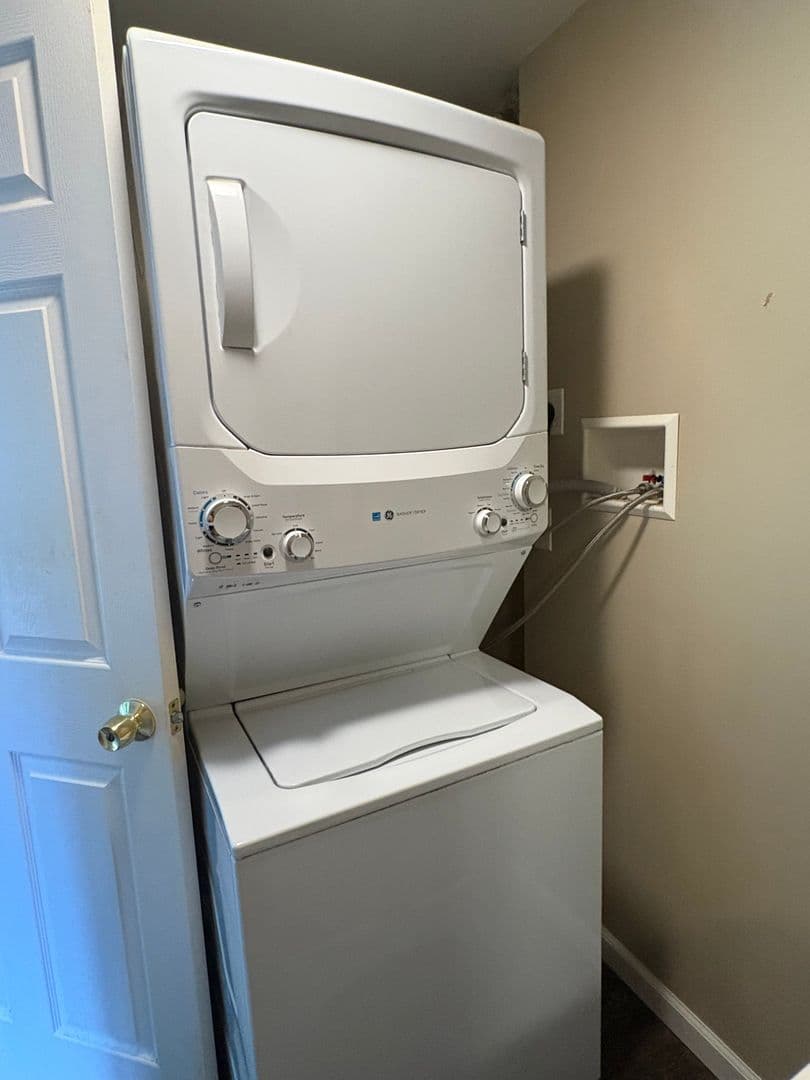 Middletown Apartment: 1185 Randolph Rd