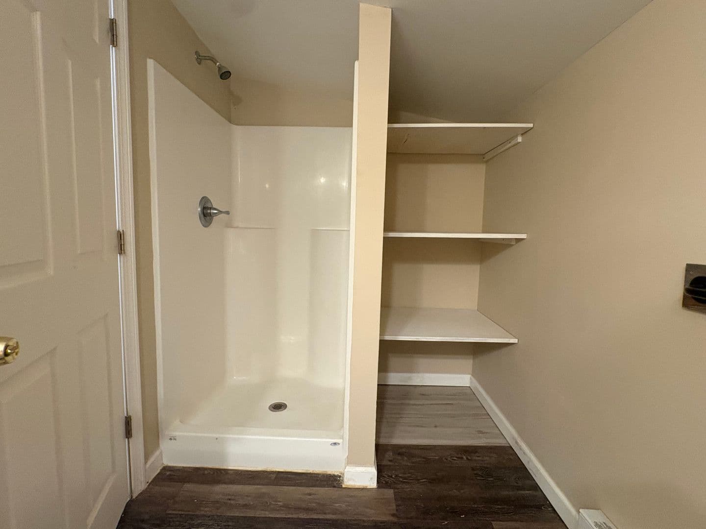 Middletown Apartment: 1185 Randolph Rd