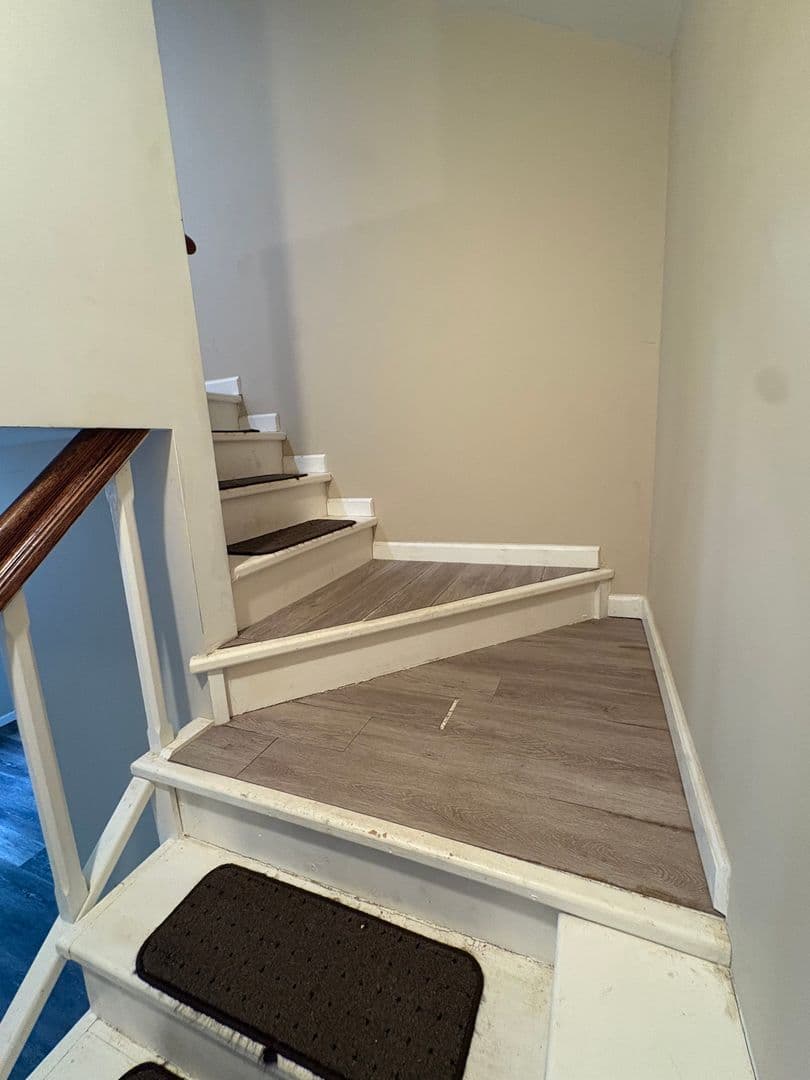 Middletown Apartment: 1185 Randolph Rd