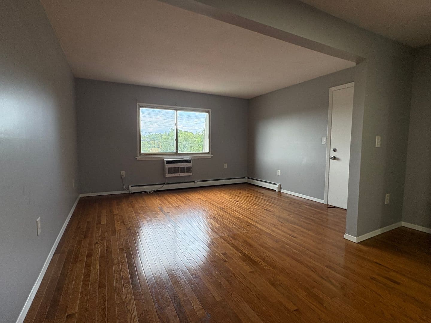 Bristol Apartment: 818-826 Pine Street