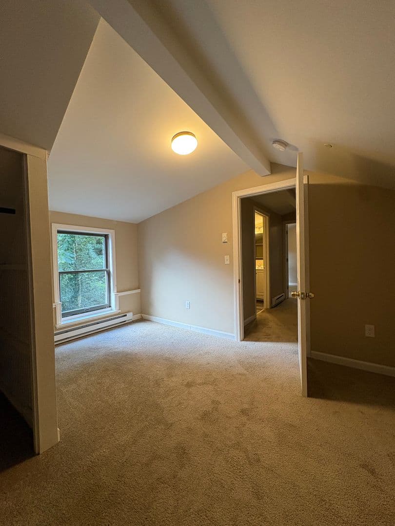 Middletown Apartment: 1185 Randolph Rd