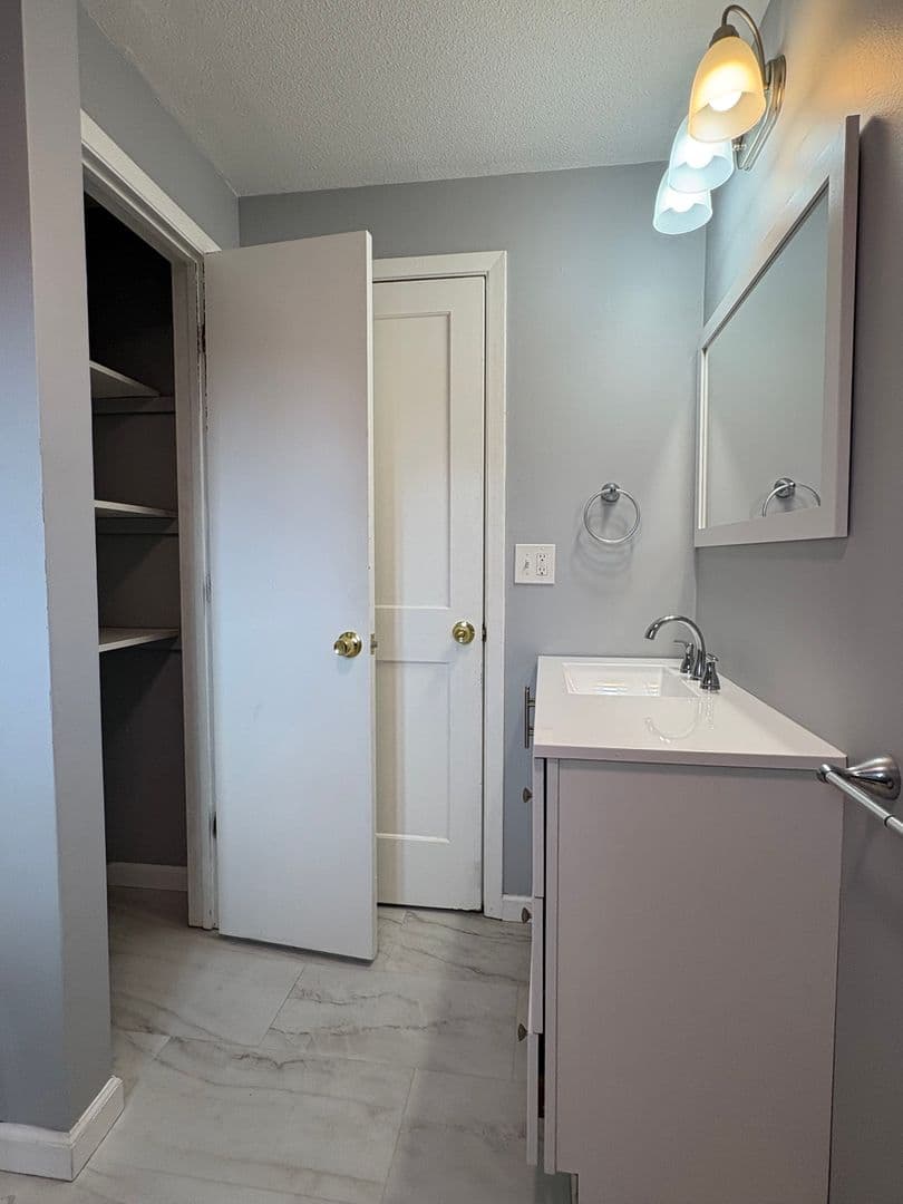 Bristol Apartment: 818-826 Pine Street