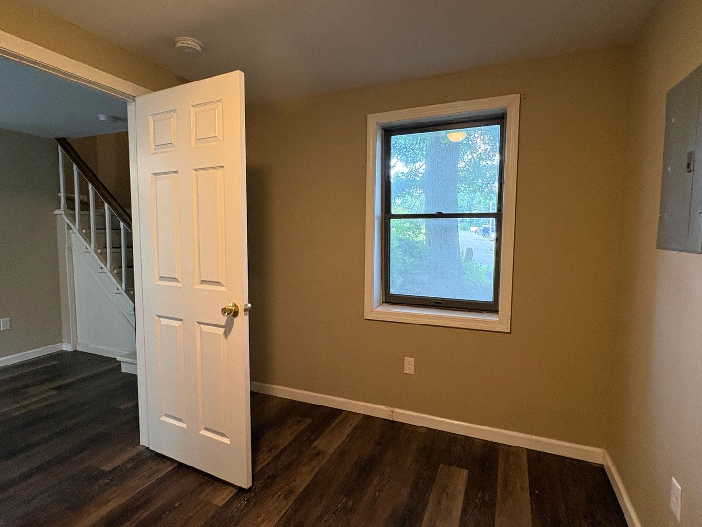 Middletown Apartment: 1185 Randolph Rd