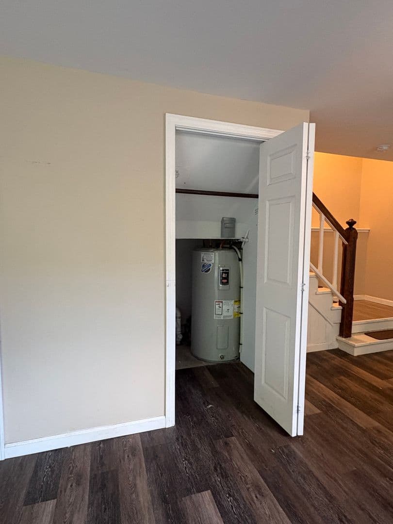Middletown Apartment: 1185 Randolph Rd