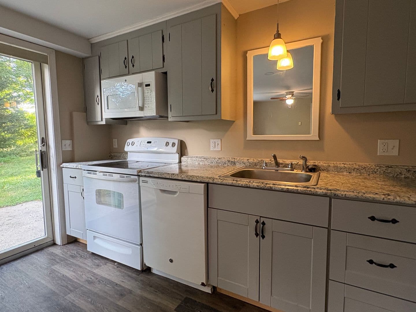 Middletown Apartment: 1185 Randolph Rd