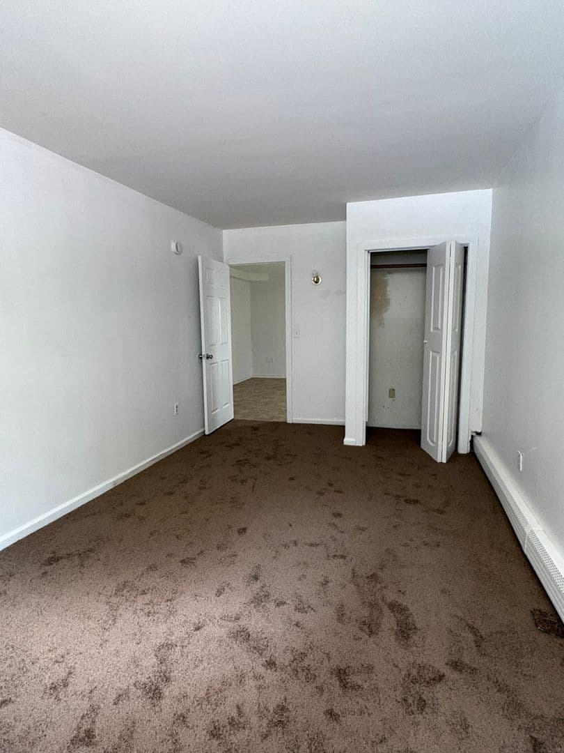 Meriden Apartment: 80 Olive St