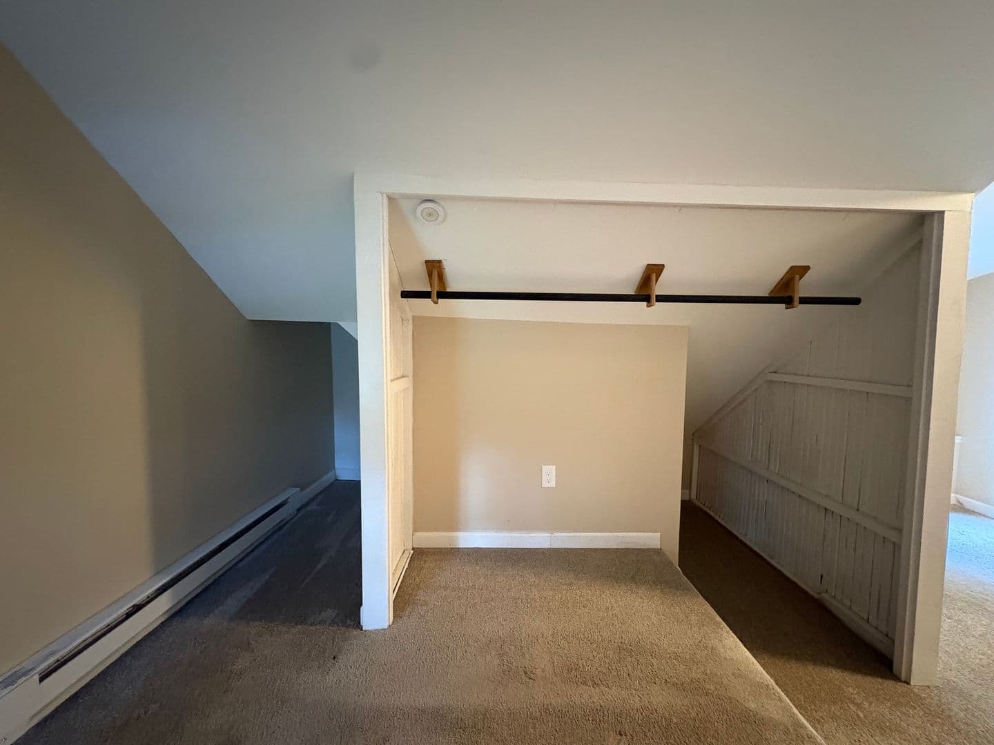 Middletown Apartment: 1185 Randolph Rd