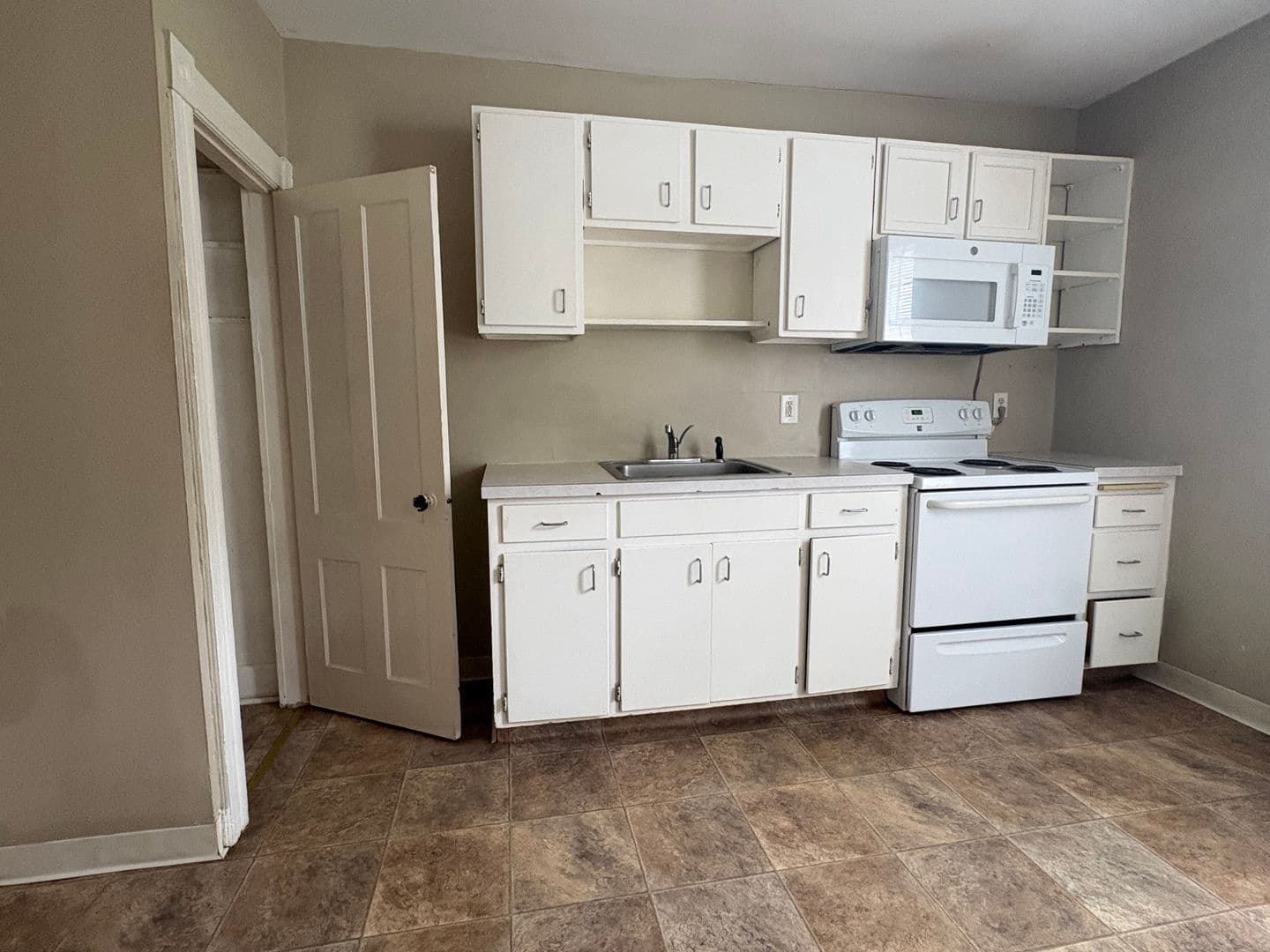 Middletown Apartment: 28 Durant Terrace